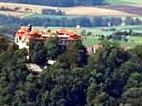 Das Foto basiert auf dem Bild "Schloss Bieberstein" aus dem zentralen Medienarchiv Wikimedia Commons und wurde unter der GNU-Lizenz für freie Dokumentation veröffentlicht. Der Urheber des Diana.